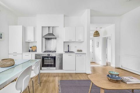 2 bedroom flat for sale, Prairie Street, London SW8