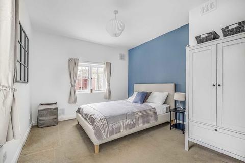 2 bedroom flat for sale, Prairie Street, London SW8