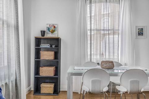 2 bedroom flat for sale, Prairie Street, London SW8