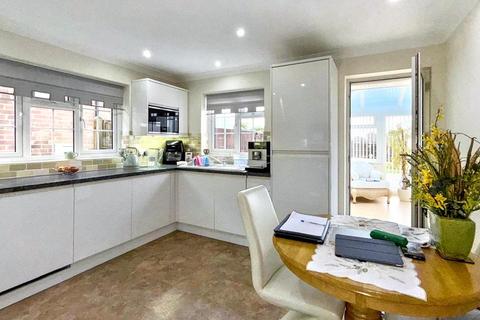 2 bedroom detached bungalow for sale, Combe Rise, Eastbourne