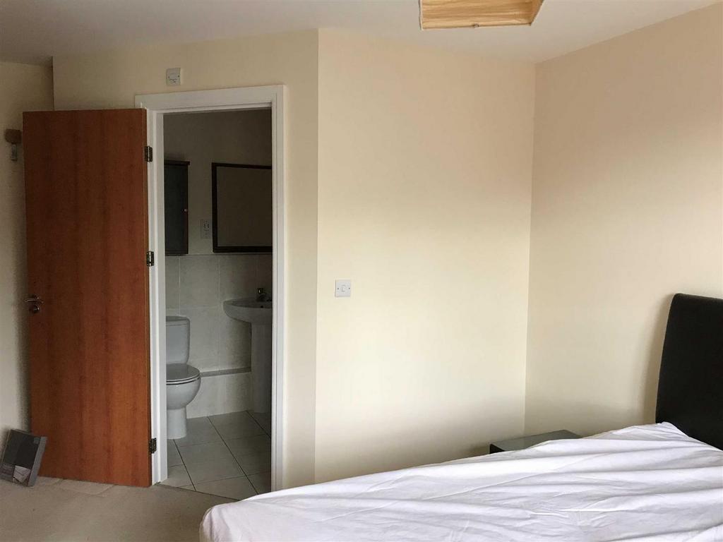 Melton Court 5.jpg