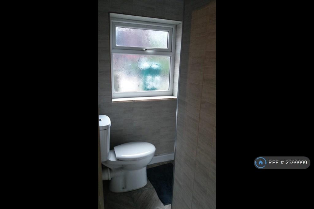 2 Toilets