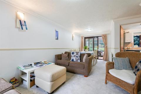 3 bedroom end of terrace house for sale, Morston Close, Tadworth