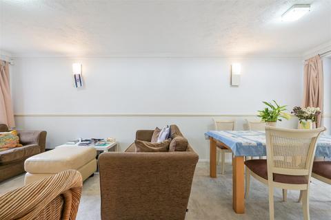 3 bedroom end of terrace house for sale, Morston Close, Tadworth