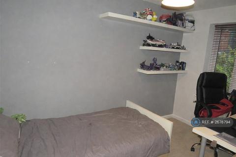 2 bedroom semi-detached house to rent, Magson Close, Nottingham, NG3