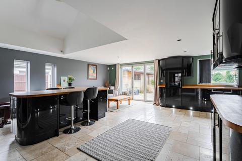 4 bedroom detached house for sale, Hill Road, Norwich