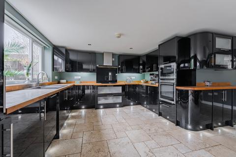4 bedroom detached house for sale, Hill Road, Norwich
