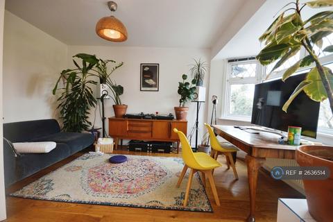 3 bedroom maisonette to rent, Cotswold Gardens, London, NW2