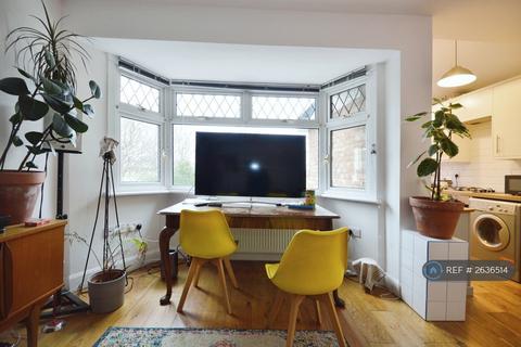 3 bedroom maisonette to rent, Cotswold Gardens, London, NW2