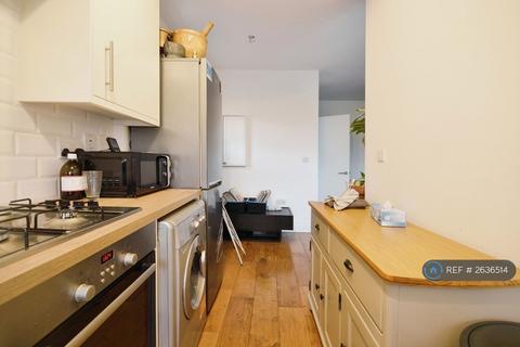 3 bedroom maisonette to rent, Cotswold Gardens, London, NW2