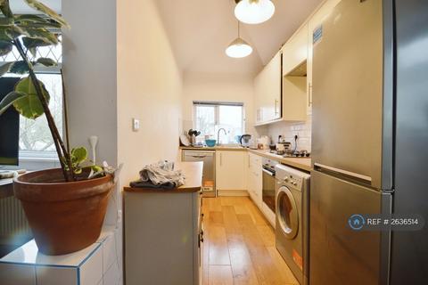 3 bedroom maisonette to rent, Cotswold Gardens, London, NW2