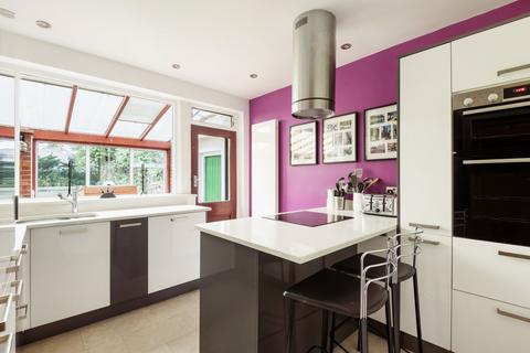 3 bedroom semi-detached house to rent, Eltham Road London SE9
