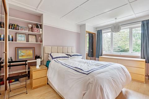 3 bedroom semi-detached house to rent, Eltham Road London SE9