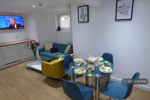 1 bedroom in a house share to rent, Claremont Road, Salford, M6
