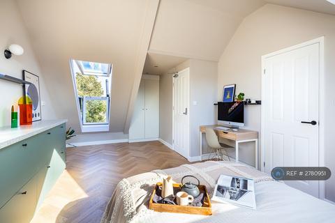 1 bedroom in a house share to rent, Engleheart Road, London, SE6