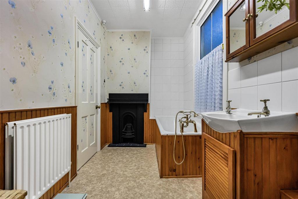 Bathroom, fireplace