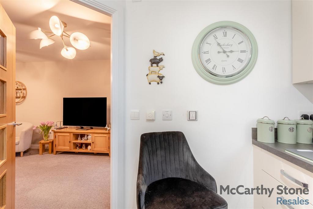 8677390-interior11.jpg
