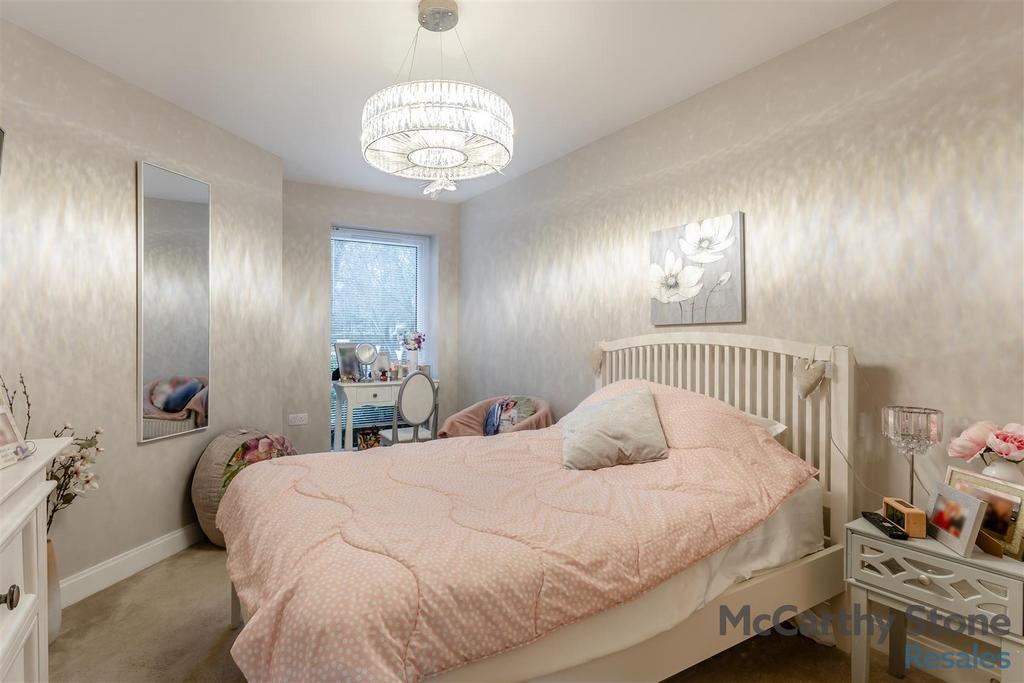 8677390-interior02.jpg