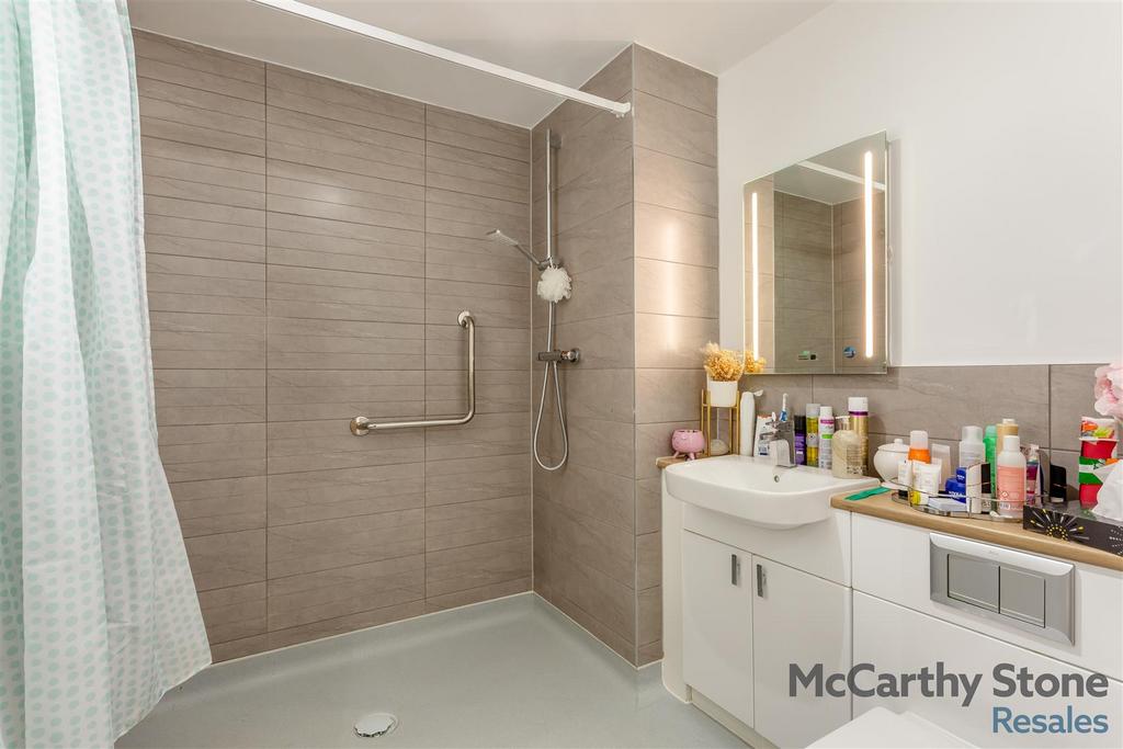8677390-interior01.jpg