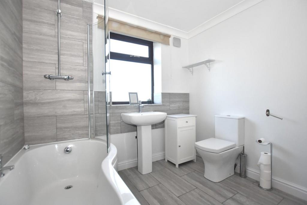 Bathroom 2.JPG