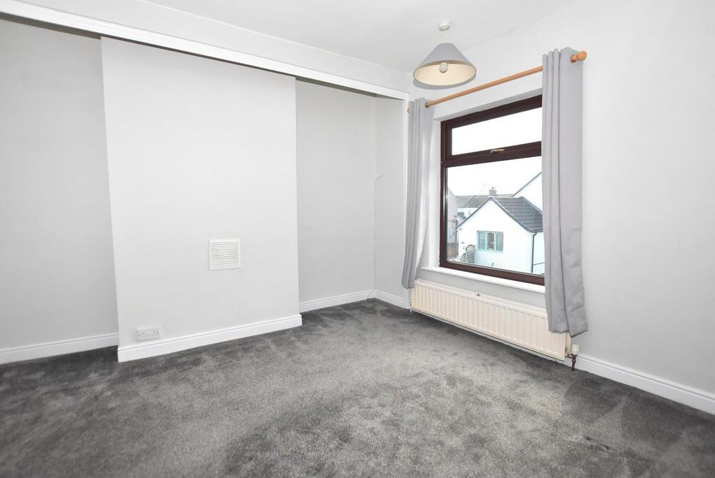 Bedroom 1 1.JPG