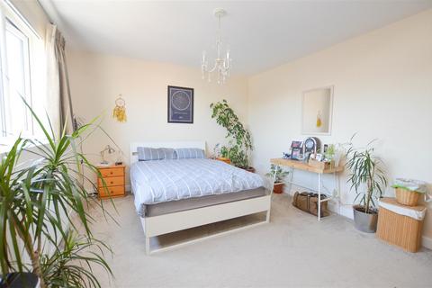 2 bedroom flat for sale, South Street, Eastbourne