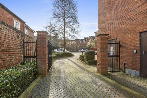 2 bedroom apartment for sale, Lindsay Avenue, High Wycombe HP12