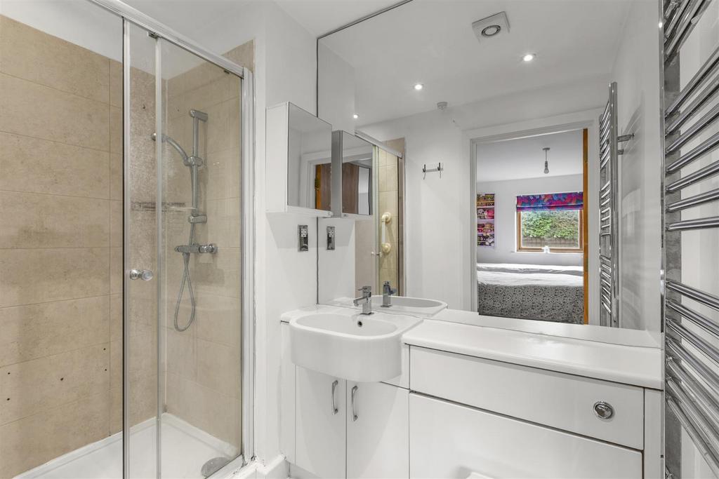 10 Lindsay Court, Lindsay Ave, HP12 3 GF-5.jpg
