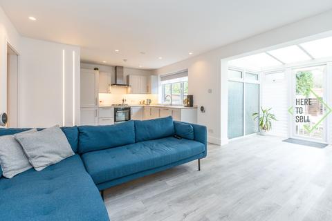 2 bedroom flat for sale, London N12