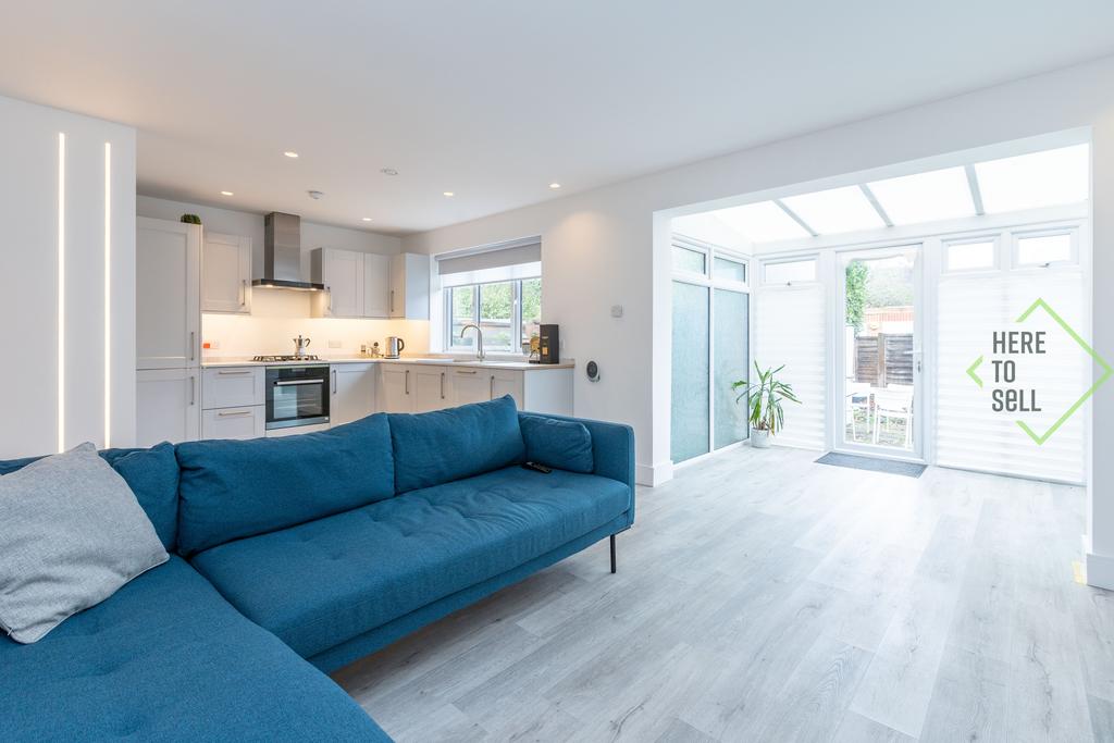 28 Petworth Road, N12 9 HH-18
