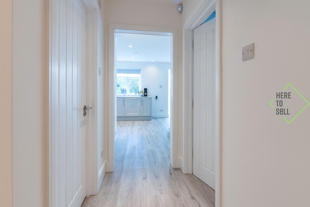 28 Petworth Road, N12 9 HH-22