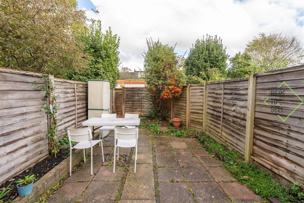 28 Petworth Road, N12 9 HH-8