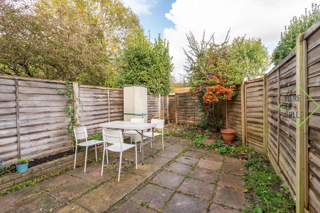 28 Petworth Road, N12 9 HH-9