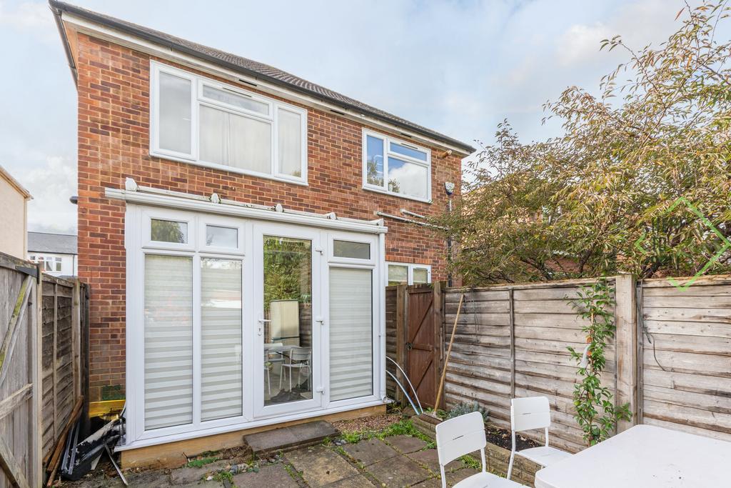 28 Petworth Road, N12 9 HH-10