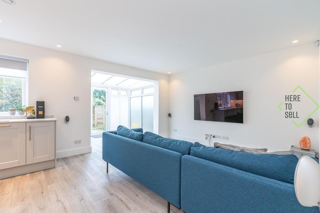 28 Petworth Road, N12 9 HH-13