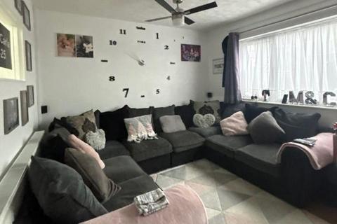 3 bedroom house to rent, Burrows Court, Lumbertubs, Northampton