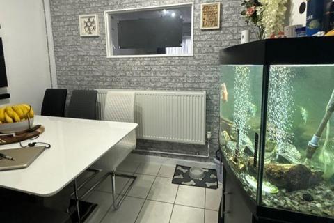 3 bedroom house to rent, Burrows Court, Lumbertubs, Northampton