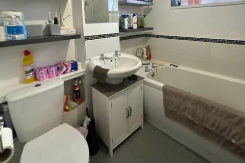3 bedroom house to rent, Burrows Court, Lumbertubs, Northampton