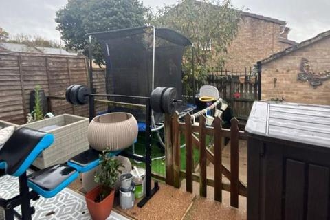 3 bedroom house to rent, Burrows Court, Lumbertubs, Northampton