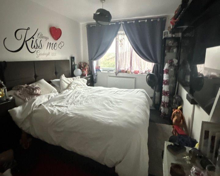 Burrows bedroom.jpg