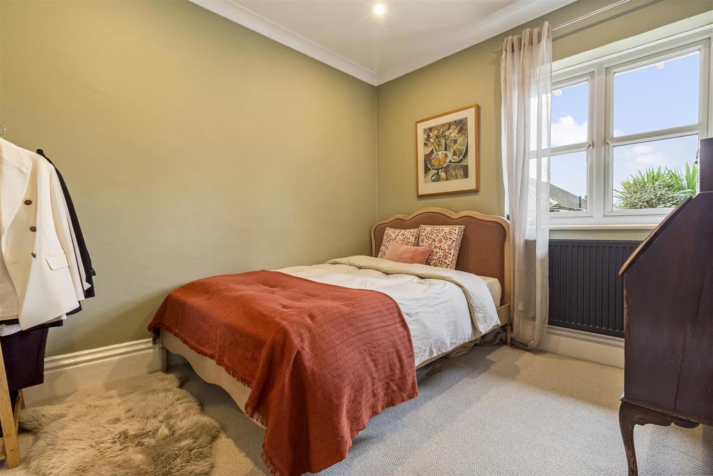 4, 14 Bulkington Ave-008.JPG