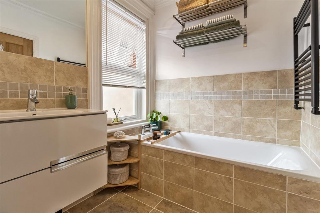 4, 14 Bulkington Ave-020.JPG