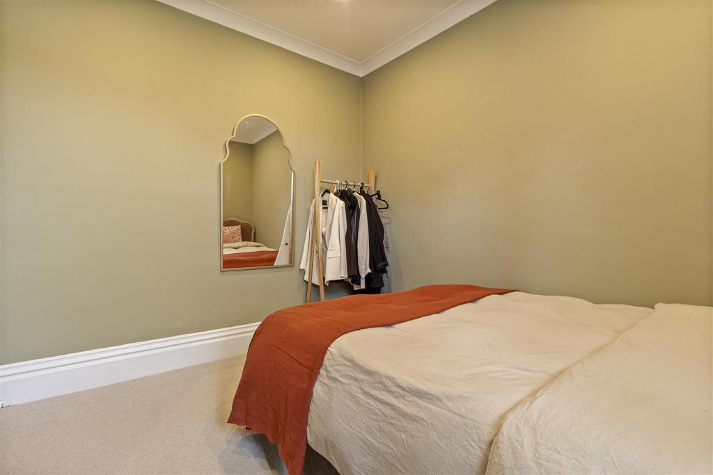 4, 14 Bulkington Ave-010.JPG