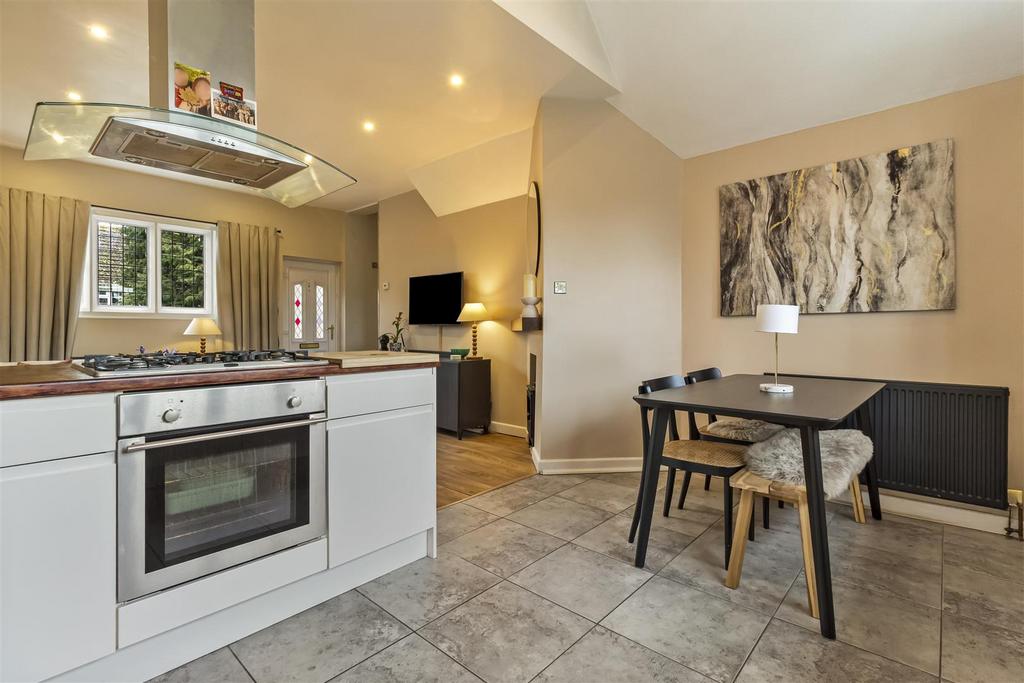 4, 14 Bulkington Ave-004.JPG