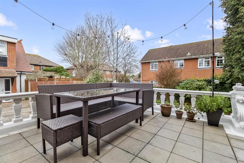 4, 14 Bulkington Ave-011.JPG