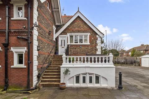 Bulkington Avenue, Worthing