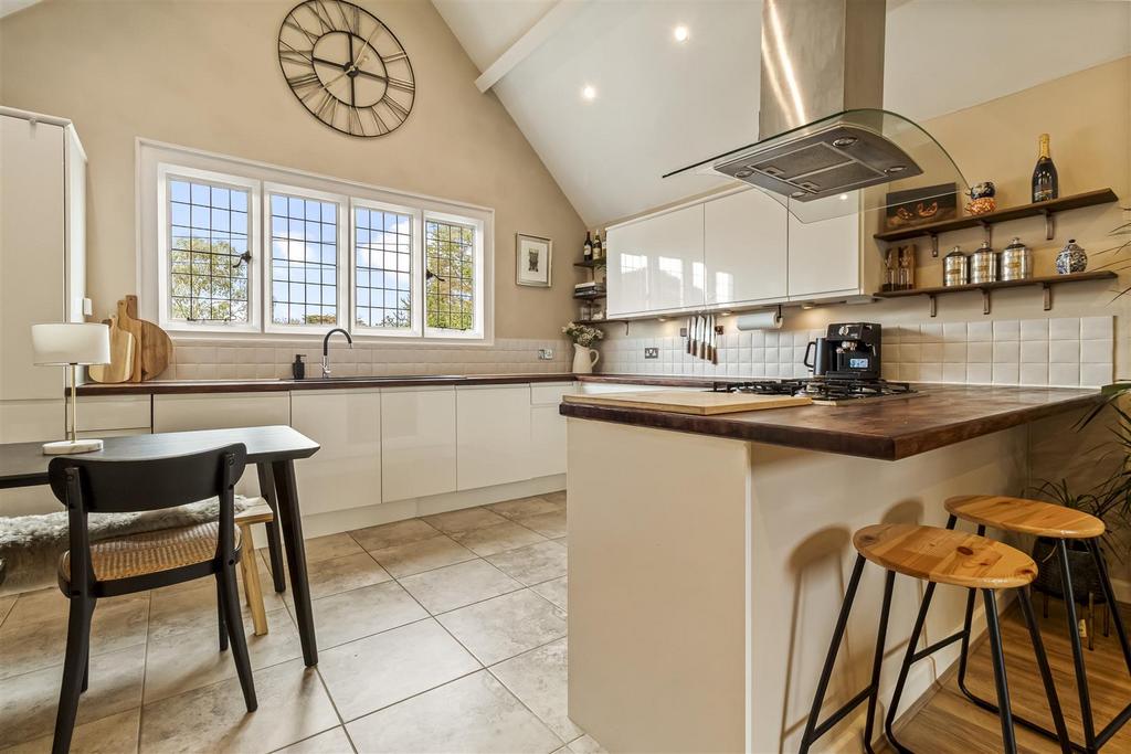 4, 14 Bulkington Ave-007.JPG