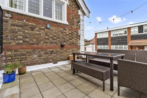 2 bedroom flat for sale, Bulkington Avenue, Worthing