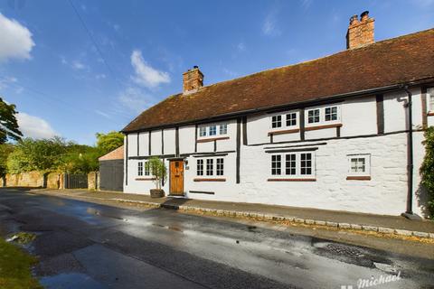 3 bedroom cottage for sale, Market Hill, Whitchurch