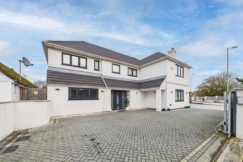4 bedroom detached house for sale, Minley Road, Farnborough, Hampshire, GU14